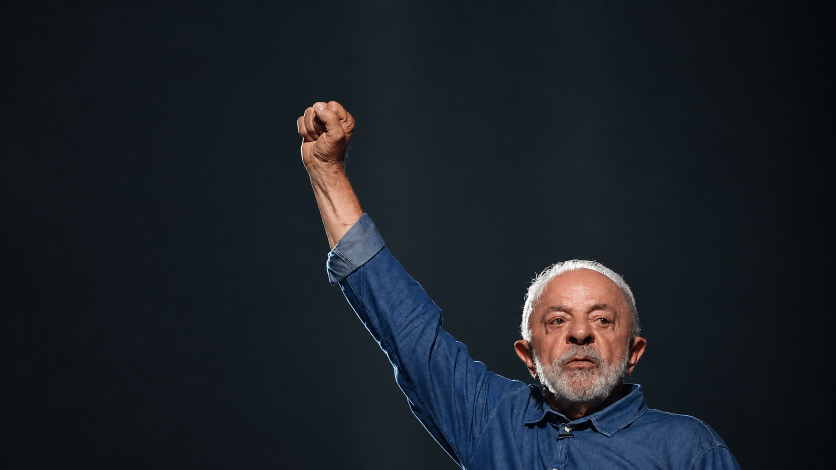 Luiz Inácio Lula da Silva se dirige a sus seguidores durante un mitin de celebración por la victoria